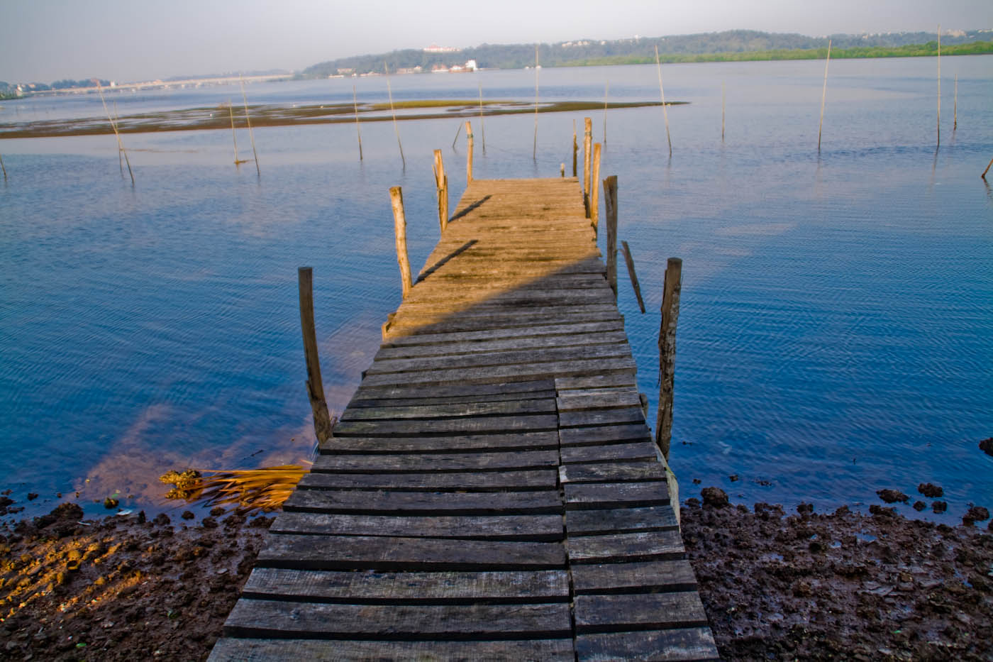 Jetty over a river | Footwa